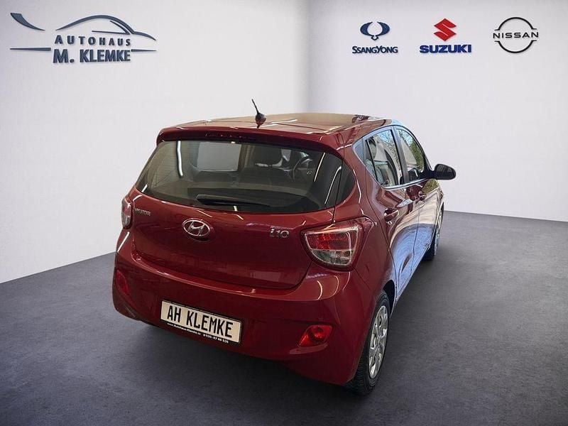 Gebraucht Hyundai i10 67 PS (49 kW) 2015 Rot Kleinwagen