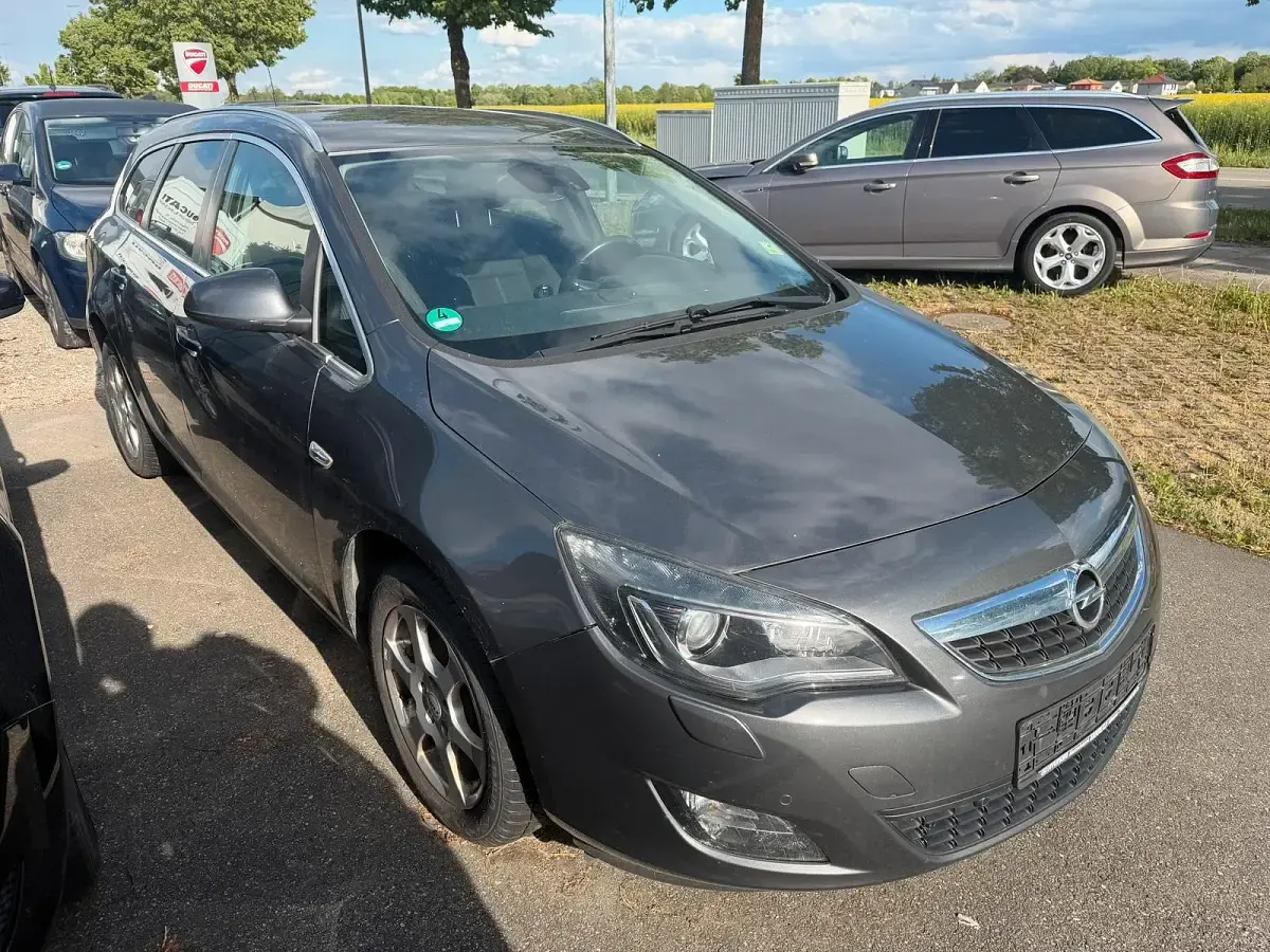 Gebraucht Opel Astra 140 PS (102 kW) 2011 Braun Kombi