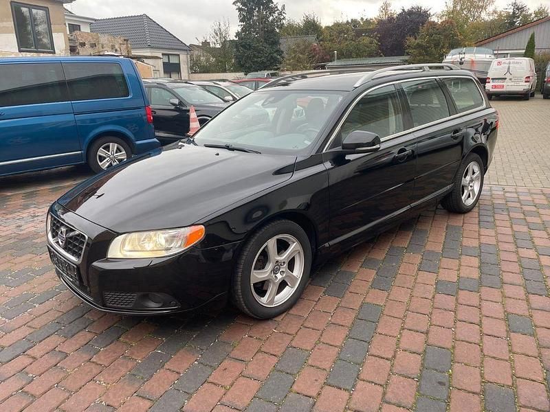 Schwarz Gebraucht 2012 Volvo V70 Summum Kombi | 12.480 € (Teuer) - Bild 1/4