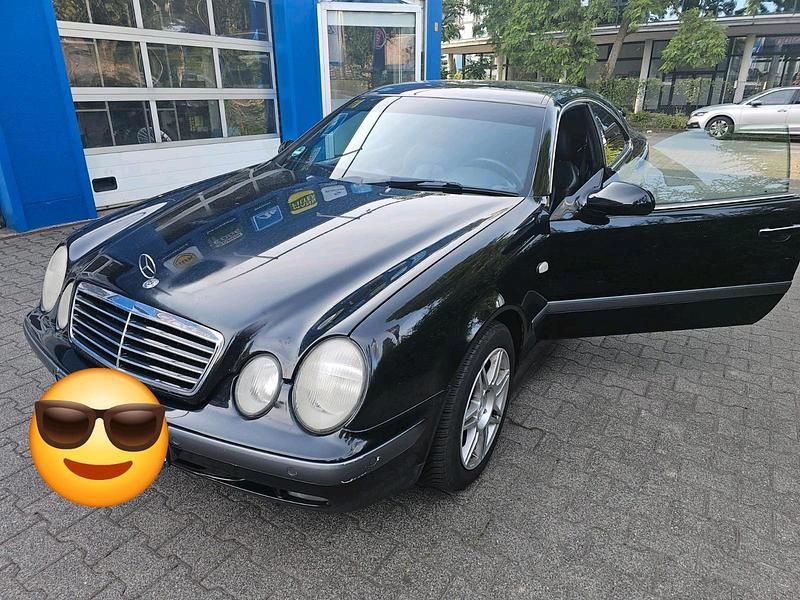 Schwarz Gebraucht 1999 Mercedes 200 Limousine | 2.222 € (Fairer Preis) - Bild 1/4