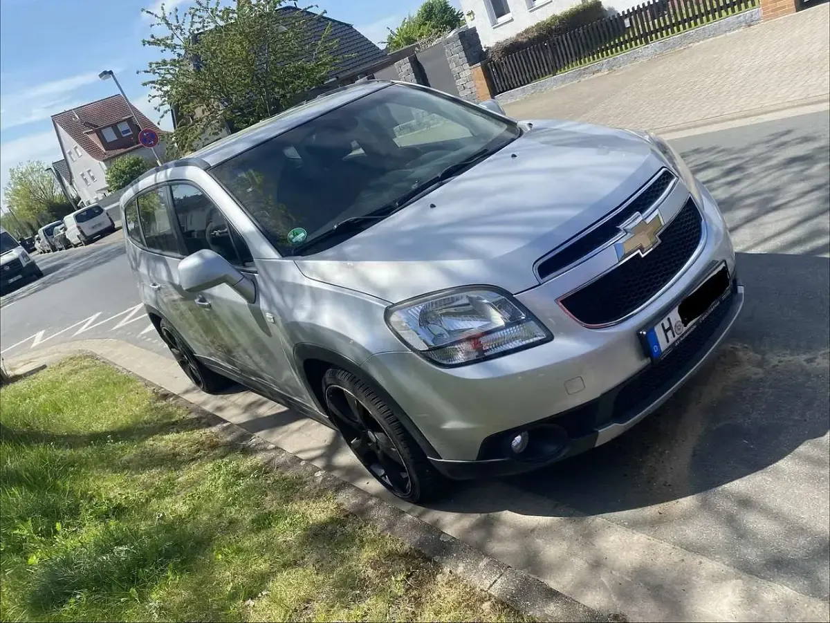 Gebraucht Chevrolet Orlando LT 163 PS (119 kW) 2013 Silber Van / Kleinbus