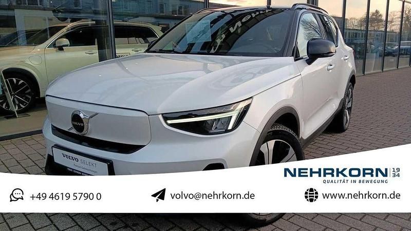 Weiß Gebraucht 2022 Volvo XC40 Core SUV | 28.900 € (Guter Preis) - Bild 1/4