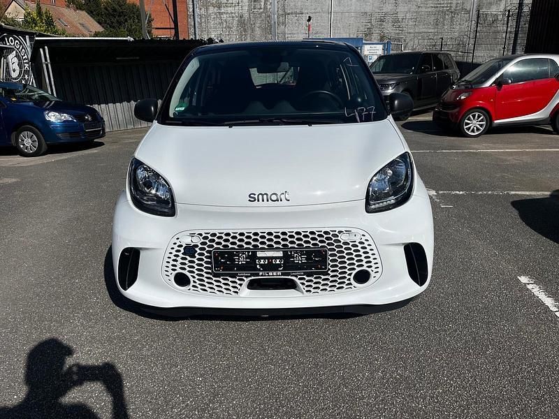 Weiß Gebraucht 2022 Smart ForFour Electric Drive Kleinwagen | 8.999 € (Guter Preis) - Bild 1/4