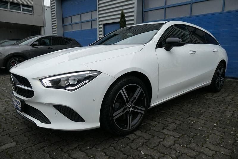 Weiß Gebraucht 2021 Mercedes CLA220 Shooting Brake Progressive Kombi | 22.950 € (Guter Preis) - Bild 1/4
