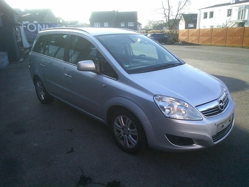 Gebraucht Opel Zafira Innovation 110 PS (80 kW) 2011 Silber Van / Kleinbus