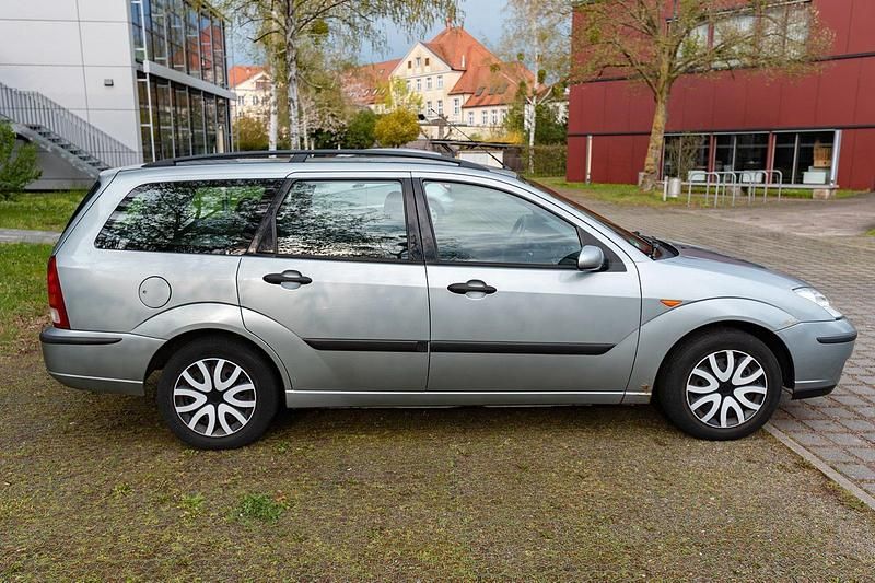 Usata Ford Focus 101 CV (74 kW) 2004 Grigio Station wagon