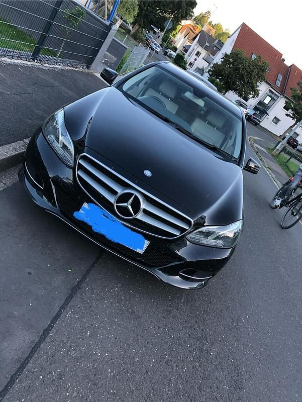 Schwarz Gebraucht 2014 Mercedes E220 Limousine | 7.500 € (Superpreis) - Bild 1/4