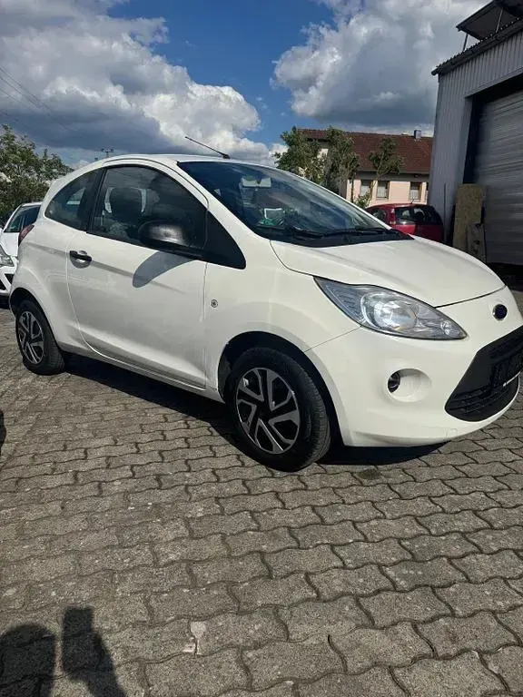 Gebraucht Ford Ka Ambiente 69 PS (50 kW) 2011 Weiß Kleinwagen