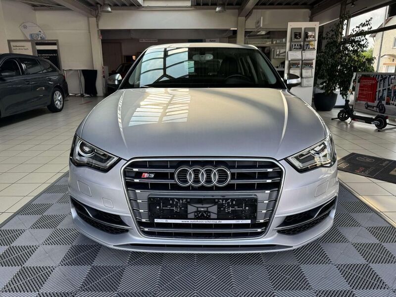 Eissilber metallic Gebraucht 2014 Audi S3 Sport Kleinwagen | 19.990 € (Guter Preis) - Bild 1/4