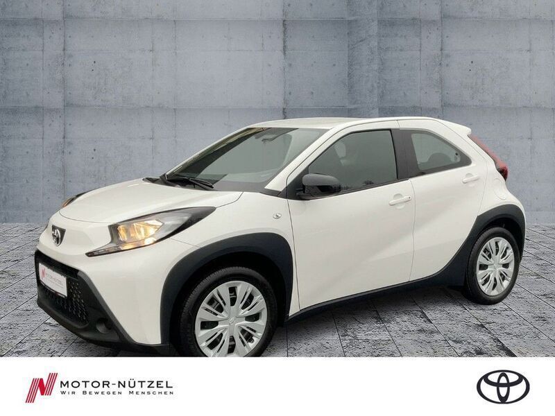 Super white 2 Neu 2025 Toyota Aygo Play Kleinwagen | 16.490 € - Bild 1/4