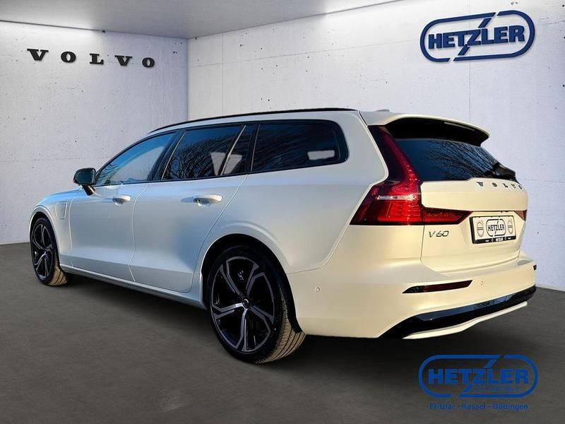 Gebraucht Volvo V60 Plus 455 PS (334 kW) 2025 Crystal white pearl / metallic Kombi
