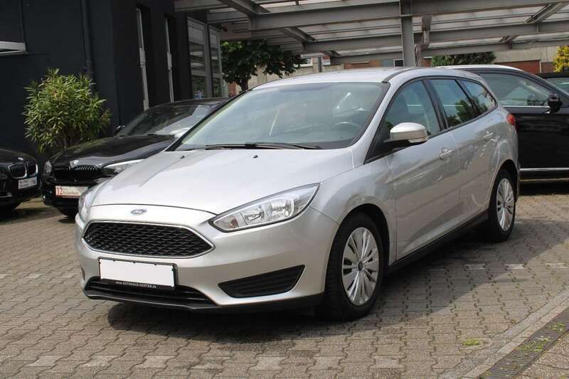 Silber Gebraucht 2015 Ford Focus Trend Kombi | 4.990 € (Guter Preis) - Bild 1/4