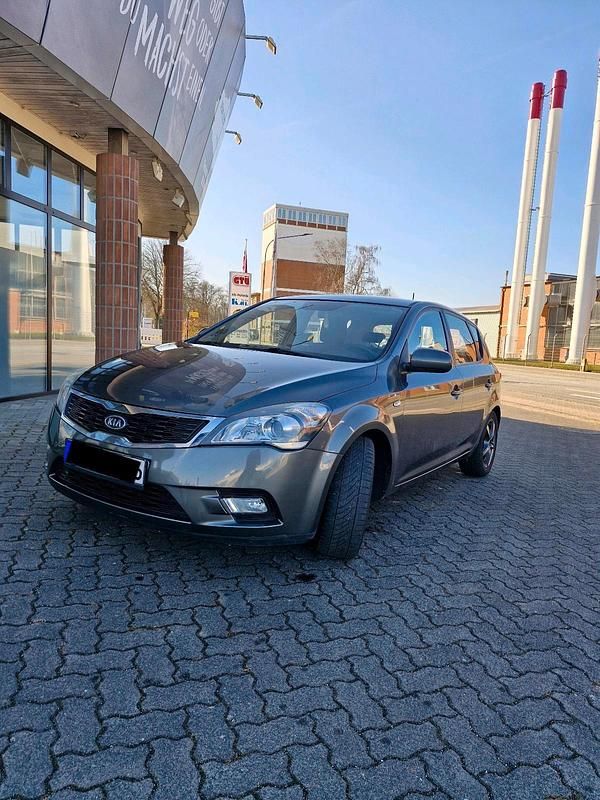 Gebraucht Kia Ceed 120 PS (88 kW) 2010 Grau Kleinwagen