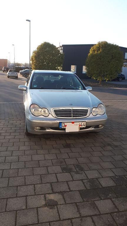 Gebraucht Mercedes C200 Elegance 116 PS (85 kW) 2001 Silber Limousine