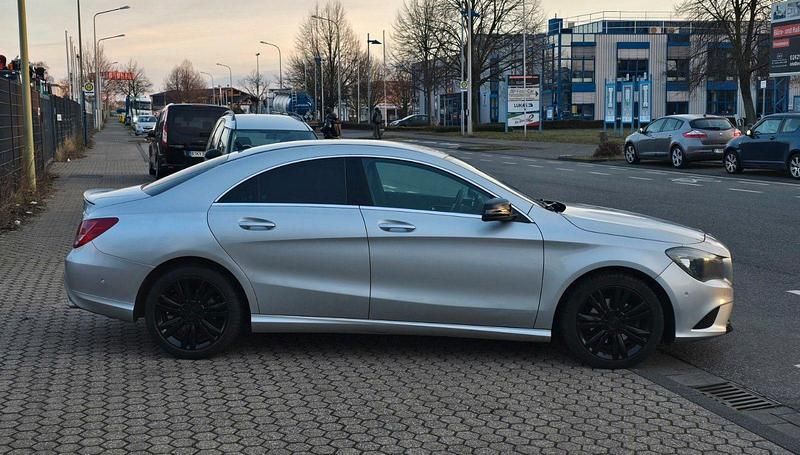Gebraucht Mercedes CLA220 163 PS (119 kW) 2013 Silber Limousine