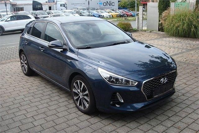 Gebraucht Hyundai i30 110 PS (80 kW) 2017 Blau Limousine