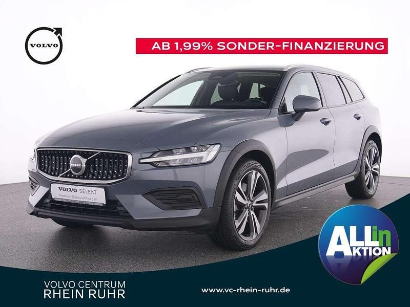 Grau grau metallic Gebraucht 2023 Volvo V60 CC Plus Kombi | 34.450 € (Superpreis) - Bild 1/2