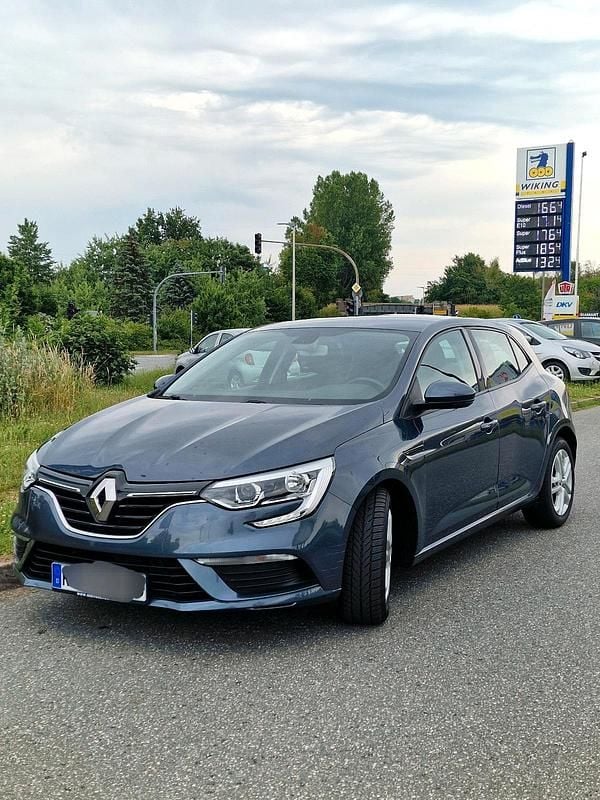 Grau Gebraucht 2018 Renault Mégane IV Limousine | 12.000 € (Guter Preis) - Bild 1/4