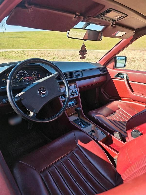 Gebraucht Mercedes E300 188 PS (138 kW) 1988 Weiß Coupé