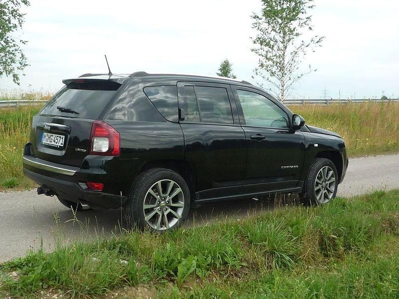 Schwarz Gebraucht 2015 Jeep Compass SUV | 13.500 € (Teuer) - Bild 1/4