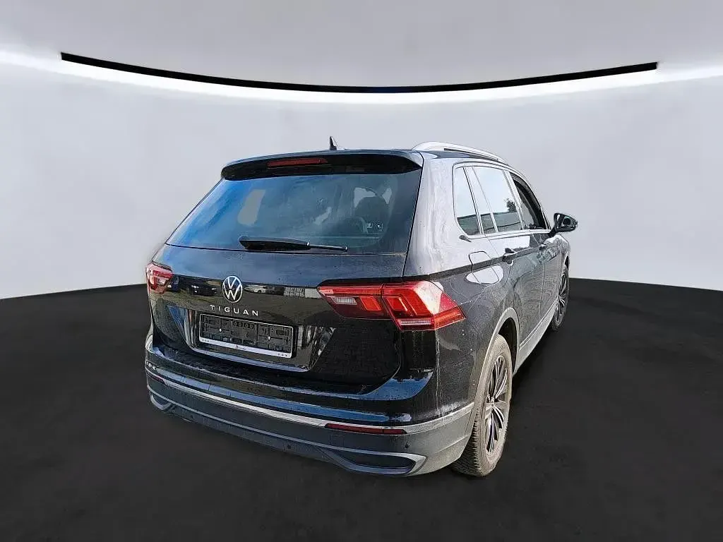 Gebraucht VW Tiguan Active 150 PS (110 kW) 2022 Schwarz SUV
