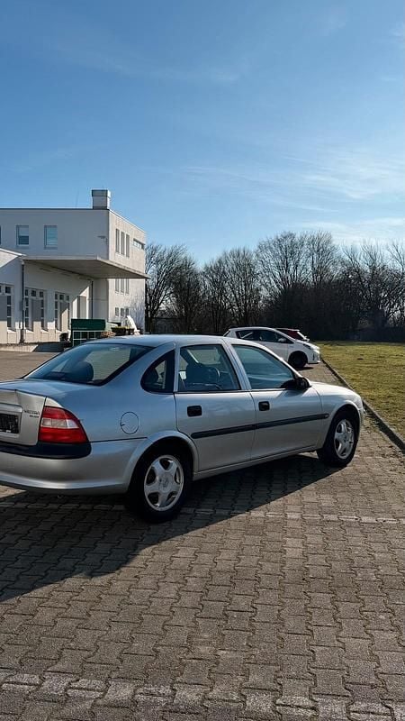 Gebraucht Opel Vectra 100 PS (73 kW) 1998 Silber Limousine