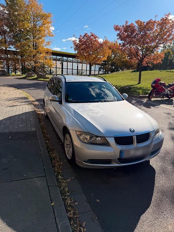 Silber Gebraucht 2007 BMW 320 Kombi | 4.000 € (Fairer Preis) - Bild 1/4