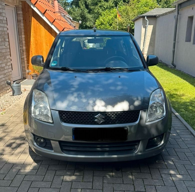 Grau Gebraucht 2008 Suzuki Swift Limousine | 2.900 € (Fairer Preis) - Bild 1/4