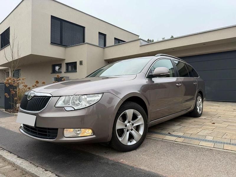 Braun Gebraucht 2011 Skoda Superb Ambition Kombi | 4.600 € (Guter Preis) - Bild 1/2