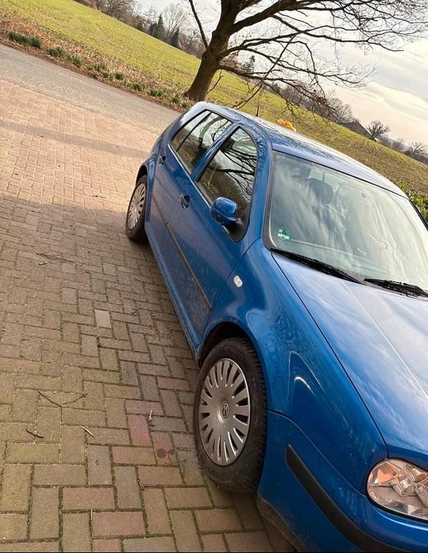 Second-hand VW Golf IV 105 CP (77 kW) 2003 Albastru Hatchback