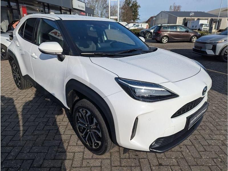 Gebraucht Toyota Yaris Hybrid Team 116 PS (85 kW) 2022 Schneeweiß SUV