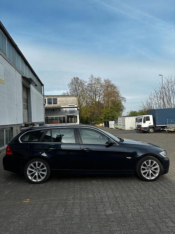 Gebraucht BMW 330 231 PS (169 kW) 2006 Blau Kombi