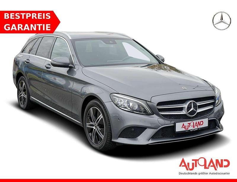 Selenitgrau metallic Gebraucht 2018 Mercedes C160 Avantgarde Coupé | 27.950 € - Bild 1/4