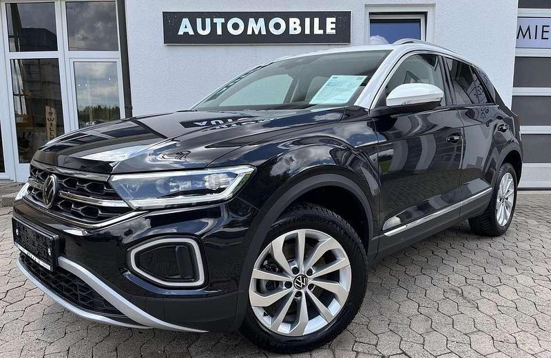 Deep black perleffekt / dach w Gebraucht 2023 VW T-Roc Style SUV | 28.979 € (Fairer Preis) - Bild 1/4