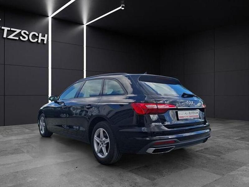 Gebraucht Audi A4 Sport 163 PS (119 kW) 2022 Schwarz Kombi