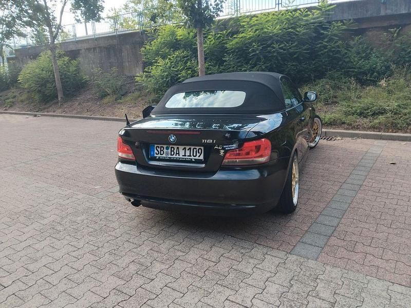 Schwarz Gebraucht 2011 BMW 118 Cabriolet Performance Cabrio | 6.400 € - Bild 1/4