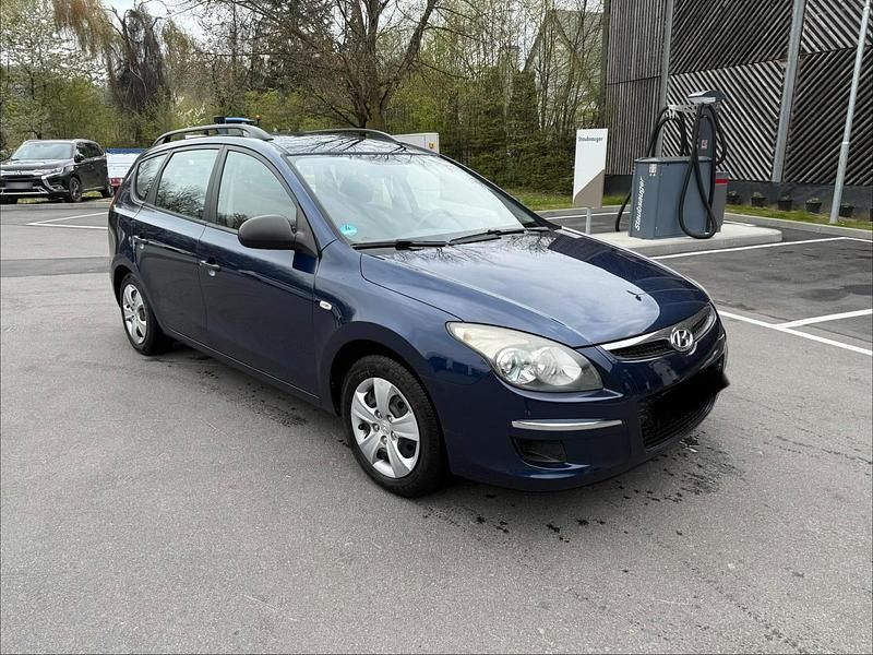 Gebraucht Hyundai i30 90 PS (66 kW) 2010 Blau Kombi