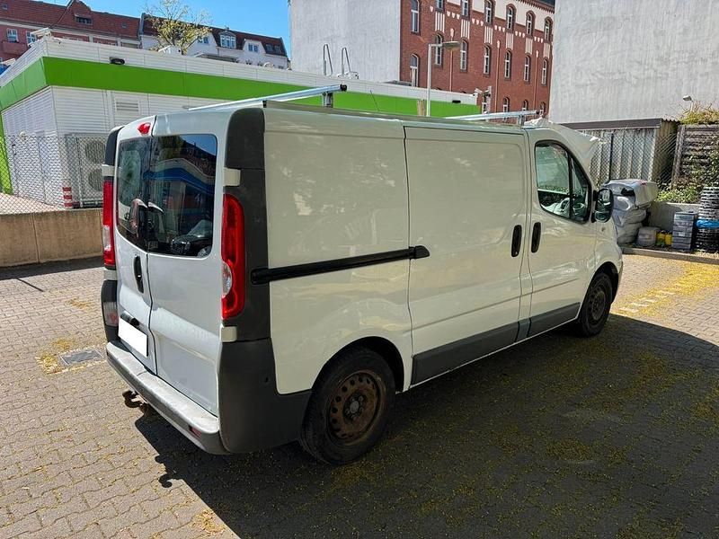 Second-hand Renault Trafic 114 CP (83 kW) 2014 Alb Monovolum