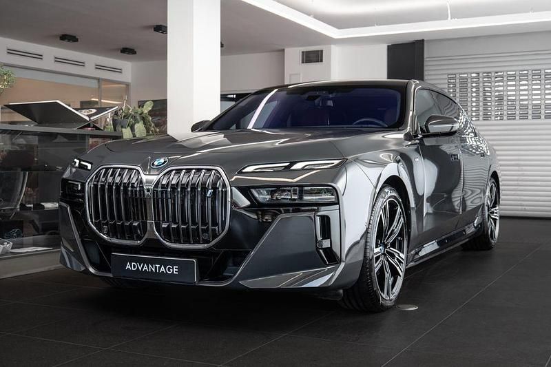 Grau Gebraucht 2022 BMW i7 M Sport Limousine | 88.900 € (Guter Preis) - Bild 1/4