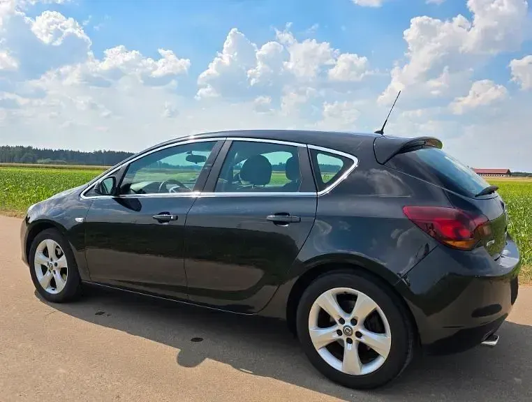 Gebraucht Opel Astra Edition 179 PS (131 kW) 2012 Schwarz Limousine
