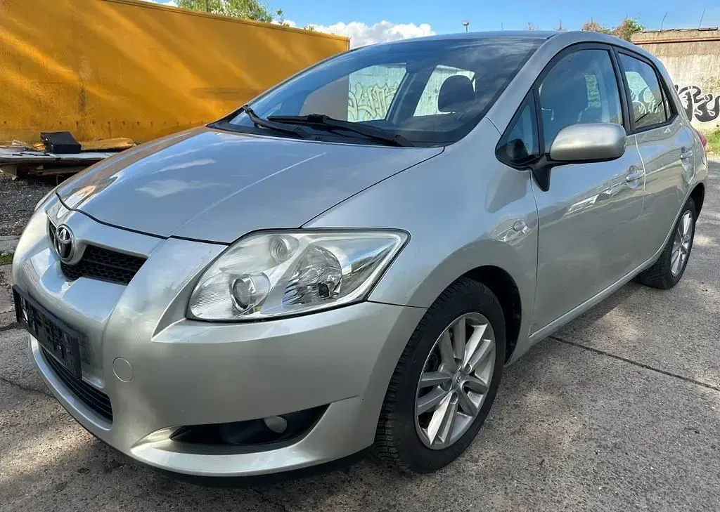 Gebraucht Toyota Auris Life 132 PS (97 kW) 2009 Silber Kleinwagen