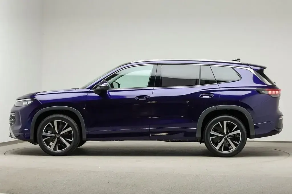 Używany VW Tayron Elegance 150 KM (110 kW) 2025 Purpurowy SUV