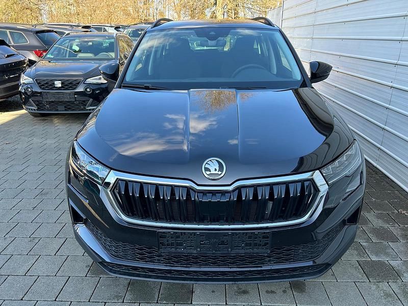 Neu Skoda Karoq Selection 150 PS (110 kW) 2026 Blackmagic perleffekt SUV