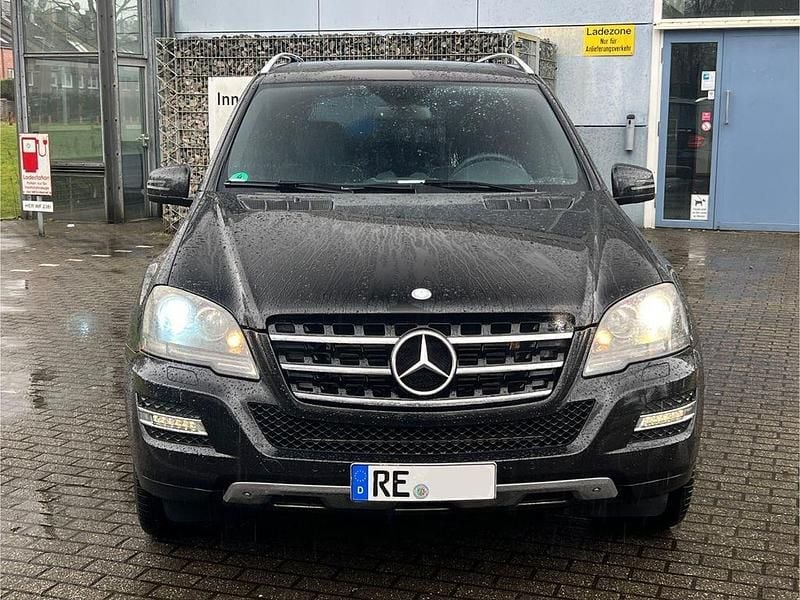 Gebraucht Mercedes ML300 204 PS (150 kW) 2011 Schwarz SUV