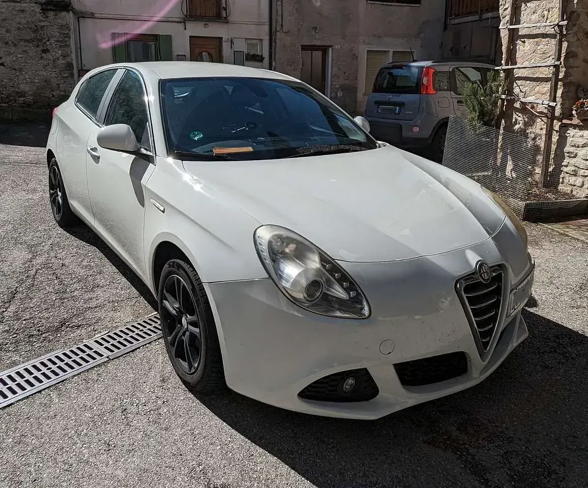 Gebraucht Alfa Romeo Giulietta 105 PS (77 kW) 2013 Kleinwagen