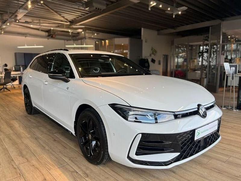 Gebraucht VW Passat R-line 272 PS (200 kW) 2024 Weiß Kombi