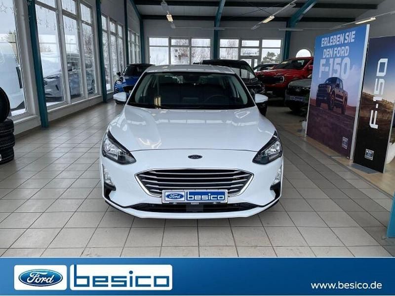 Gebraucht Ford Focus Cool & Connect 101 PS (74 kW) 2021 Frostweiß (weiss) Limousine