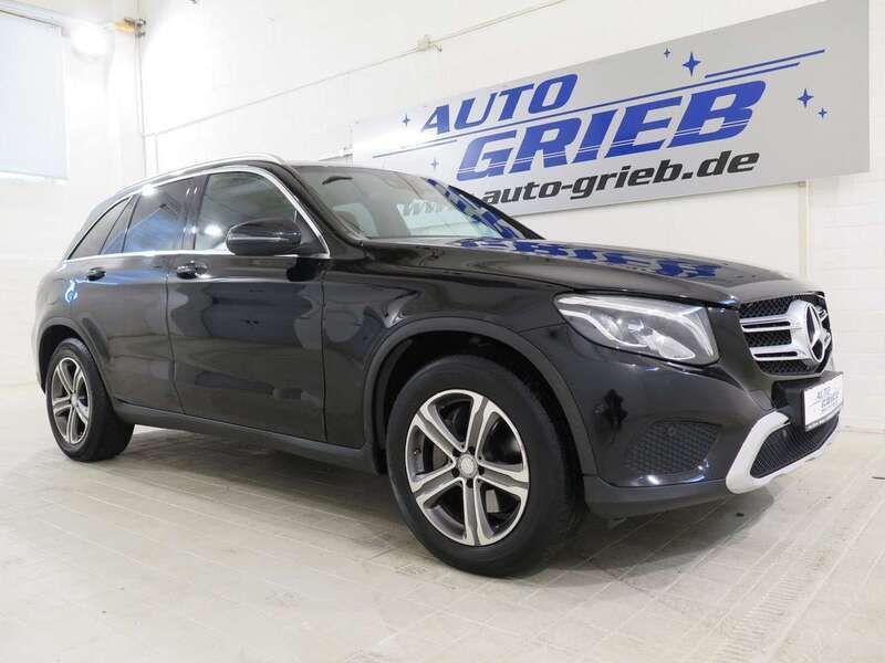 Schwarz/baltic black (metallic) Gebraucht 2016 Mercedes GLC250 AMG SUV | 22.950 € (Fairer Preis) - Bild 1/4