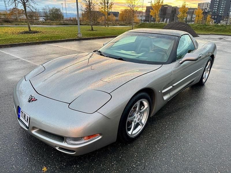 Second-hand Corvette C5 344 CP (253 kW) 2001 Argintiu Cabrio