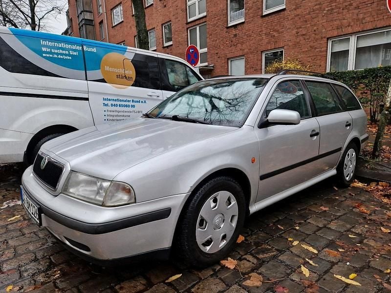 Grau Gebraucht 2000 Skoda Octavia Kombi | 799 € (Fairer Preis) - Bild 1/4